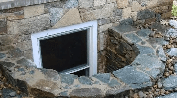 Stone-faced egress window well